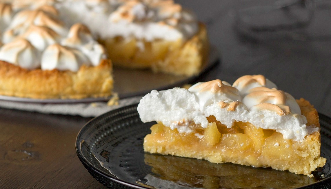 Lemon Meringue Pie with Wine