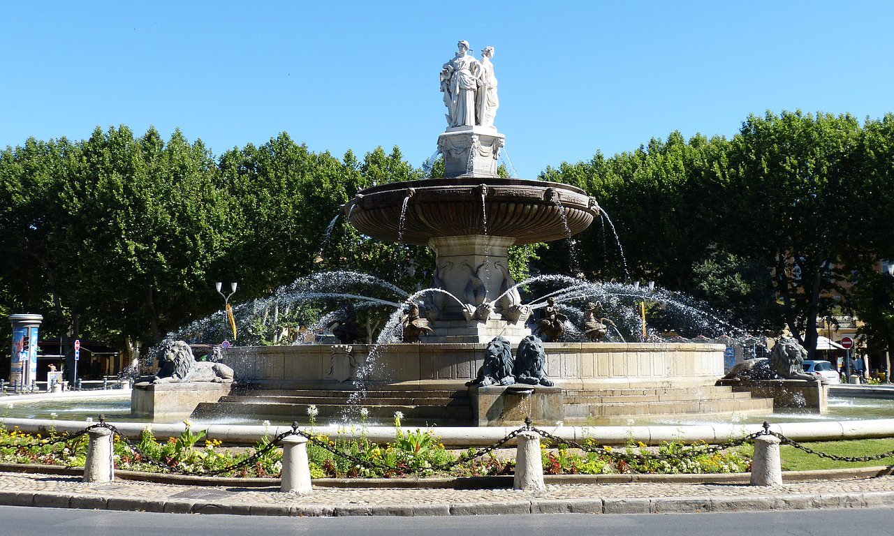  Fontaine de la Place de la Rotonde in Aix-en-Provence